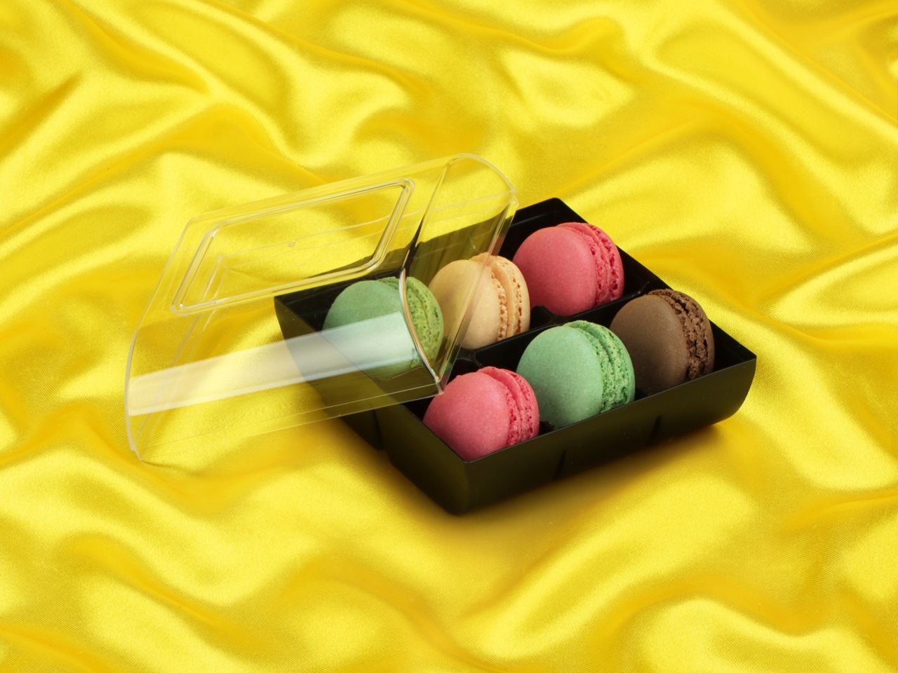 macaron halbschalen 12 stueck bunt in 6er box schwarz