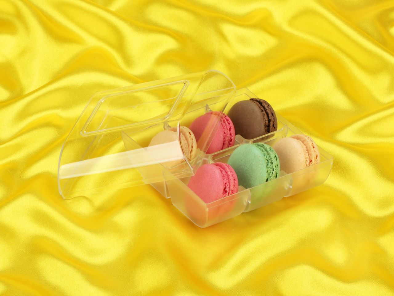 macaron halbschalen 12 stueck bunt in 6er box transparent
