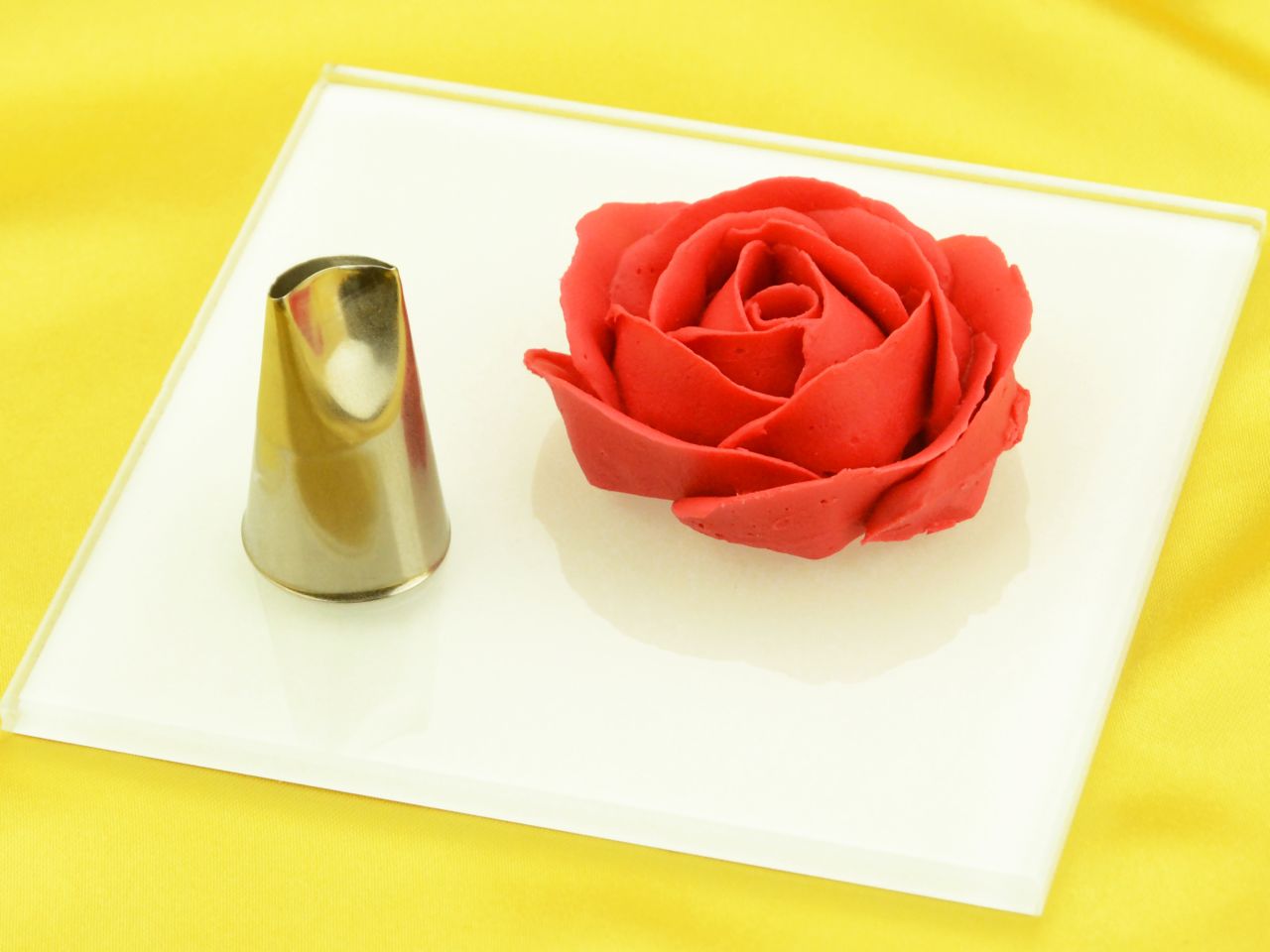 garniertuelle petals curve