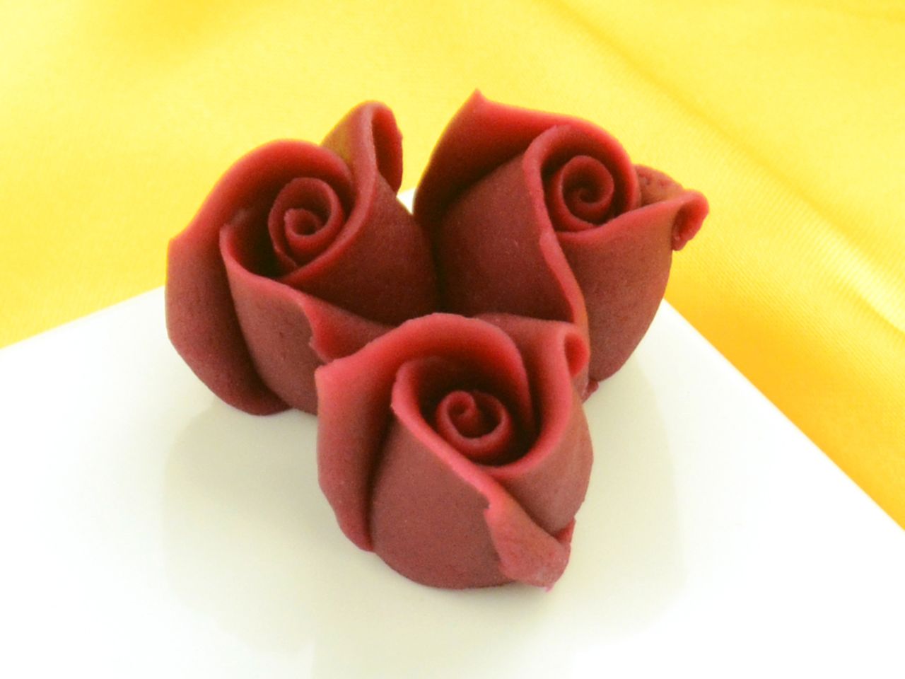marzipan rosen klein bordeaux 4 stueck