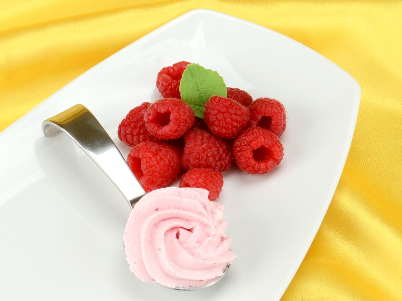 sahnestand himbeere 100g