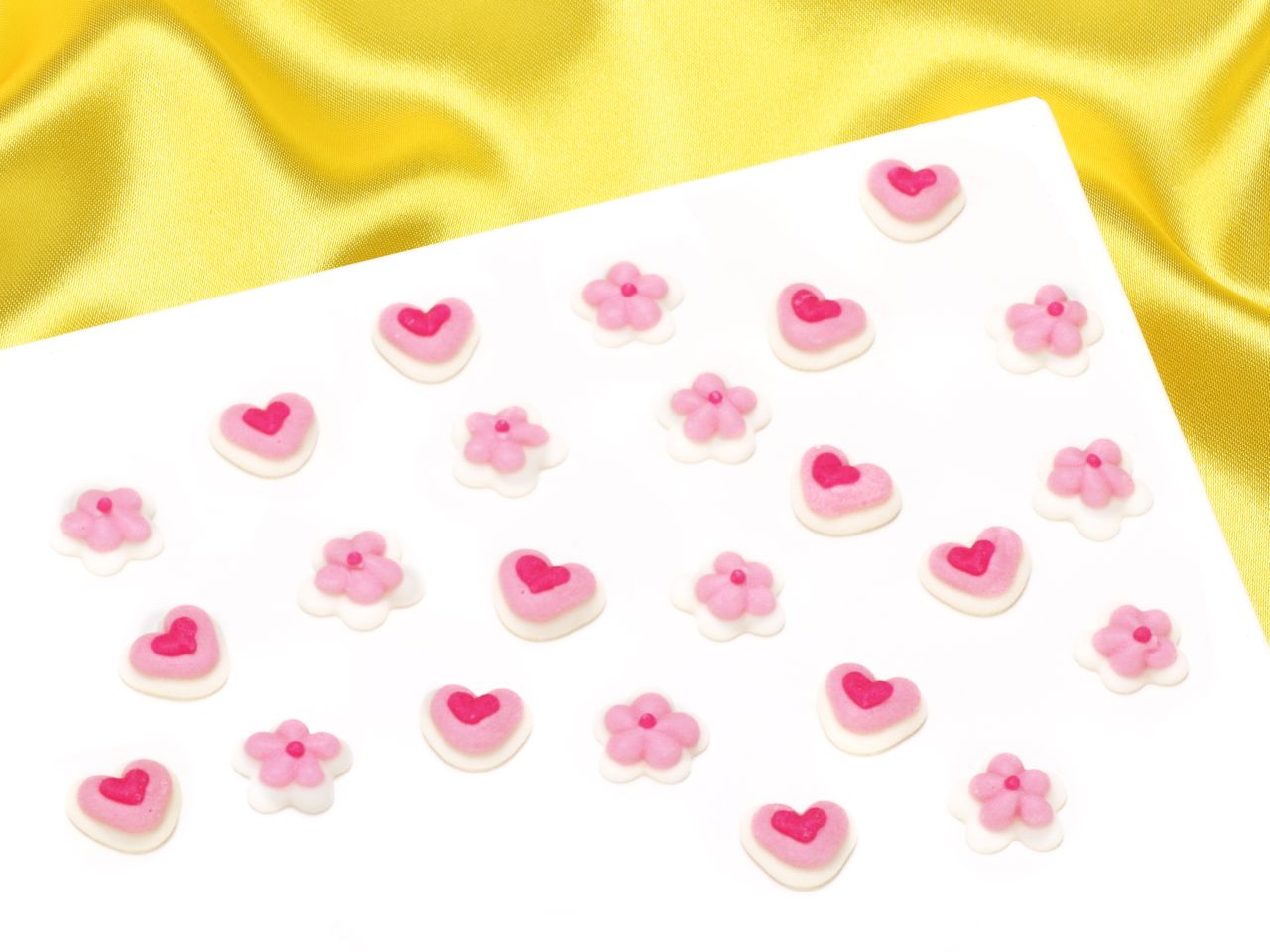 cupcakes deko mini herzen und blumen