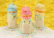 Toppings zum Verfeinern von Eis, Desserts und Kuchen