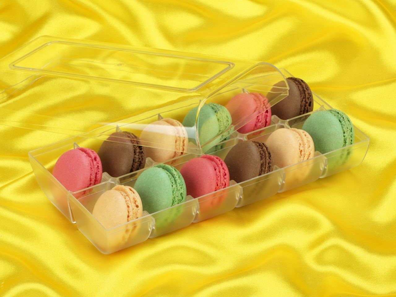 macaron halbschalen 24 stueck bunt in 12er box transparent