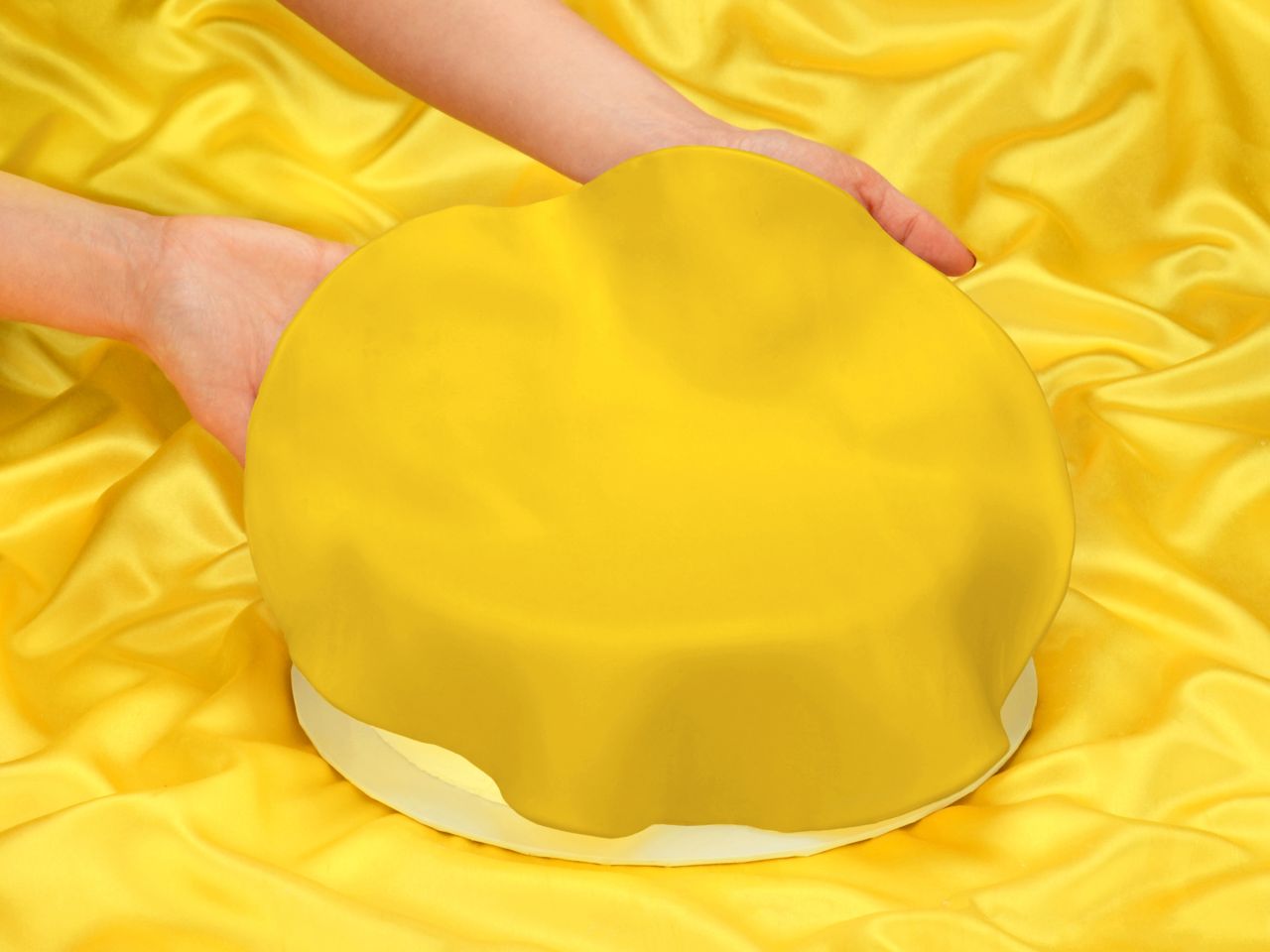 ausgerollte rollfondant decke gelb durchmesser 36cm 430g