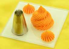 Französische Garniertüllen für feine Tortendekore