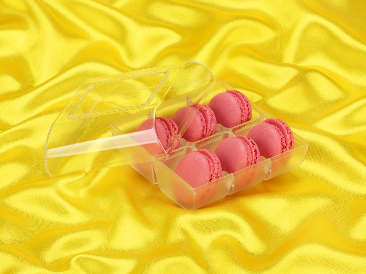 macaron halbschalen 12 stueck rot in 6er box transparent