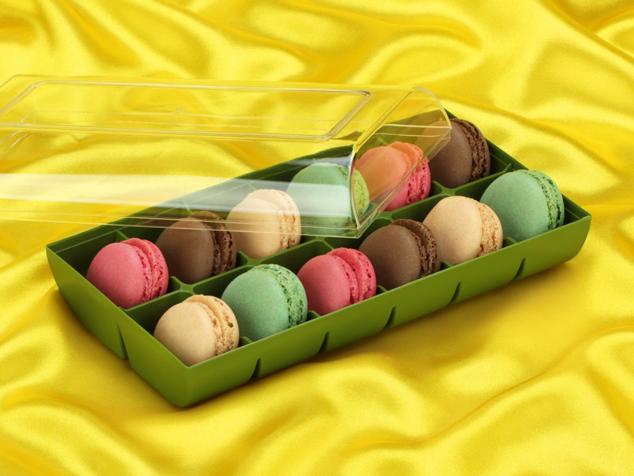 macaron halbschalen 24 stueck bunt in 12er box gruen