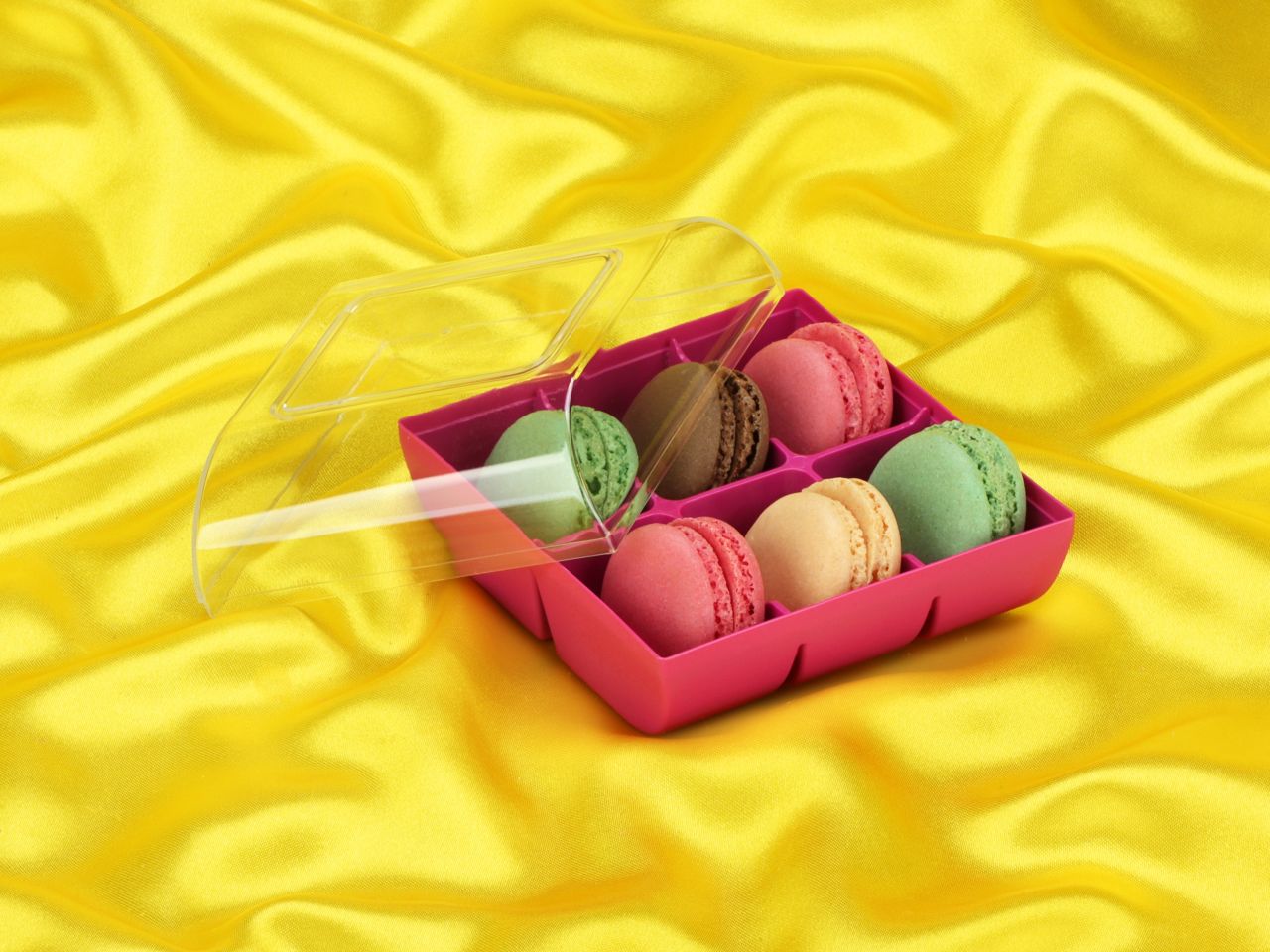 macaron halbschalen 12 stueck bunt in 6er box fuchsia
