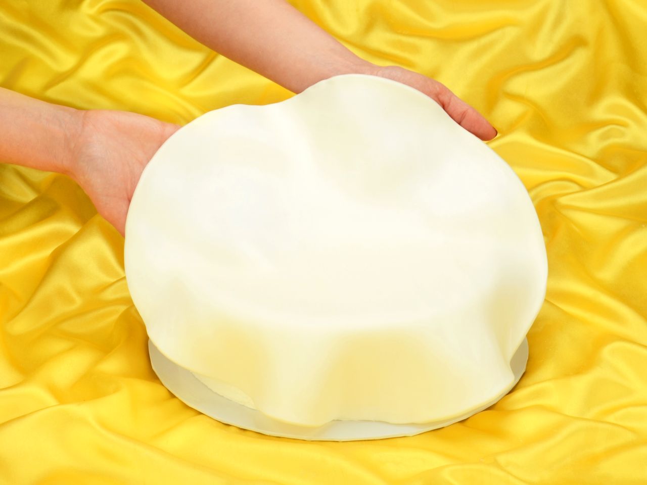 ausgerollte rollfondant decke weiss durchmesser 36cm 430g
