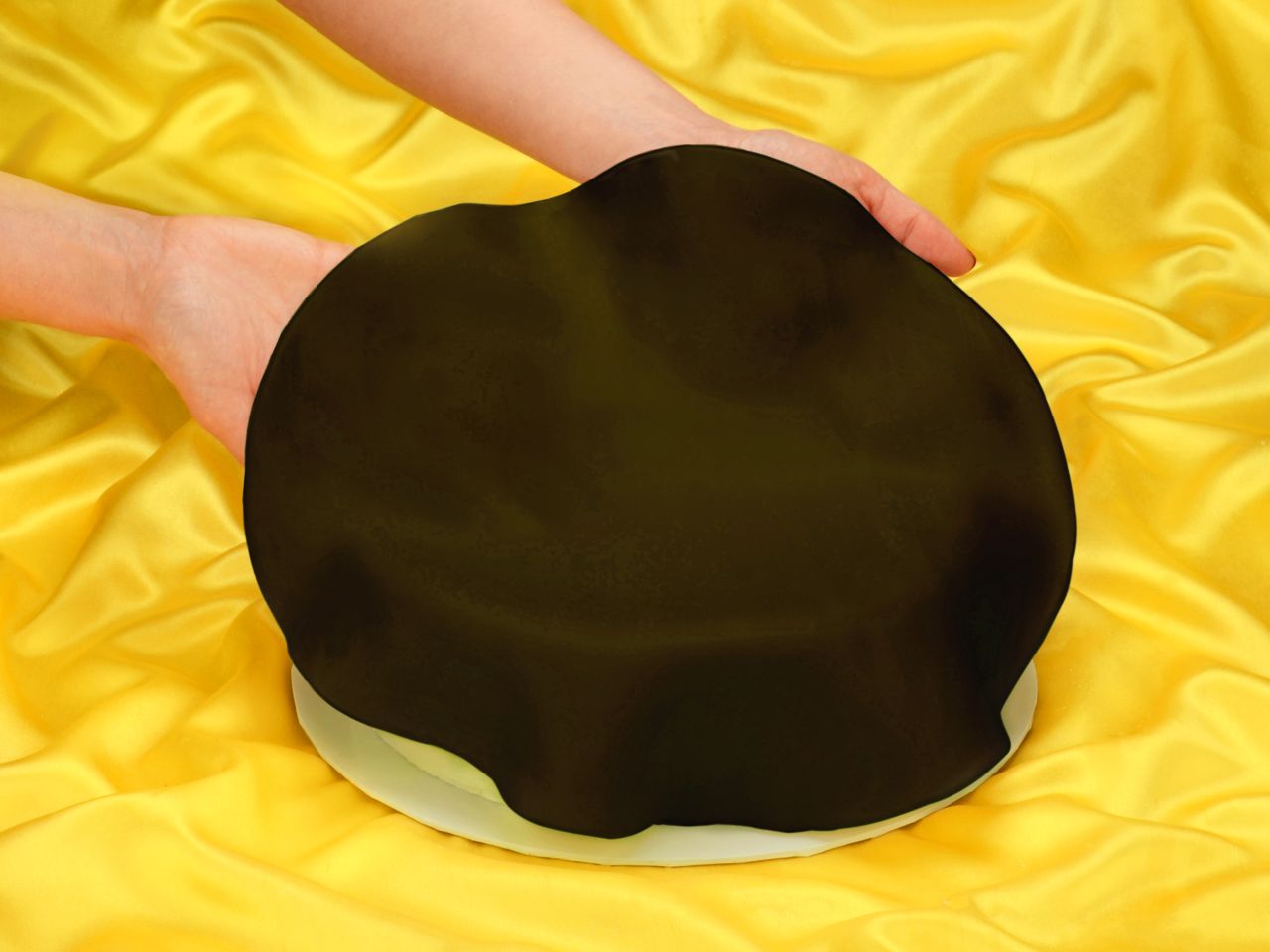ausgerollte rollfondant decke rabenschwarz durchmesser 36cm 430g