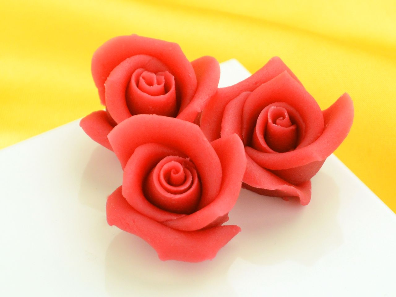 marzipan rosen mittel rot 4 stueck
