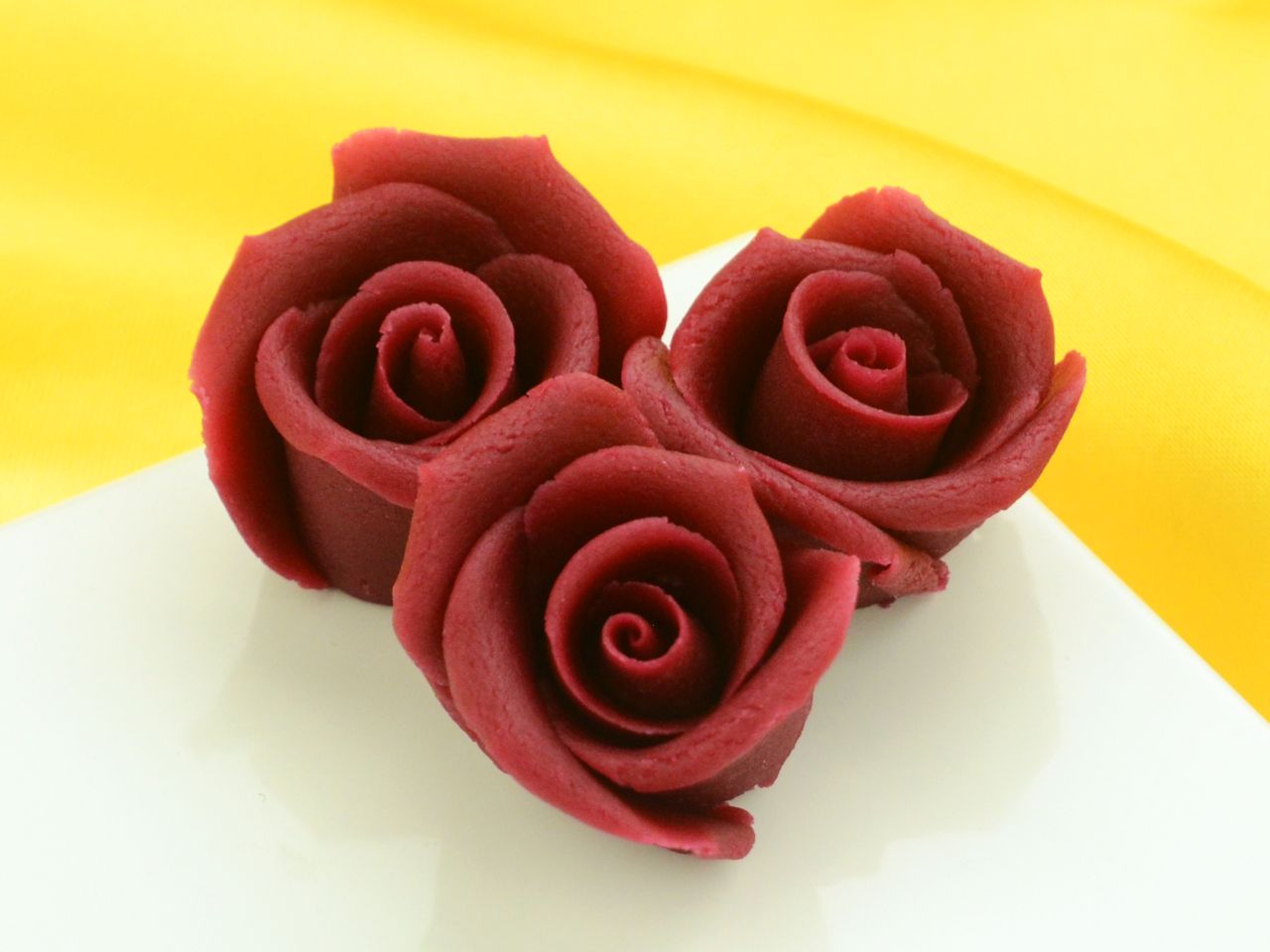 marzipan rosen mittel bordeaux 4 stueck