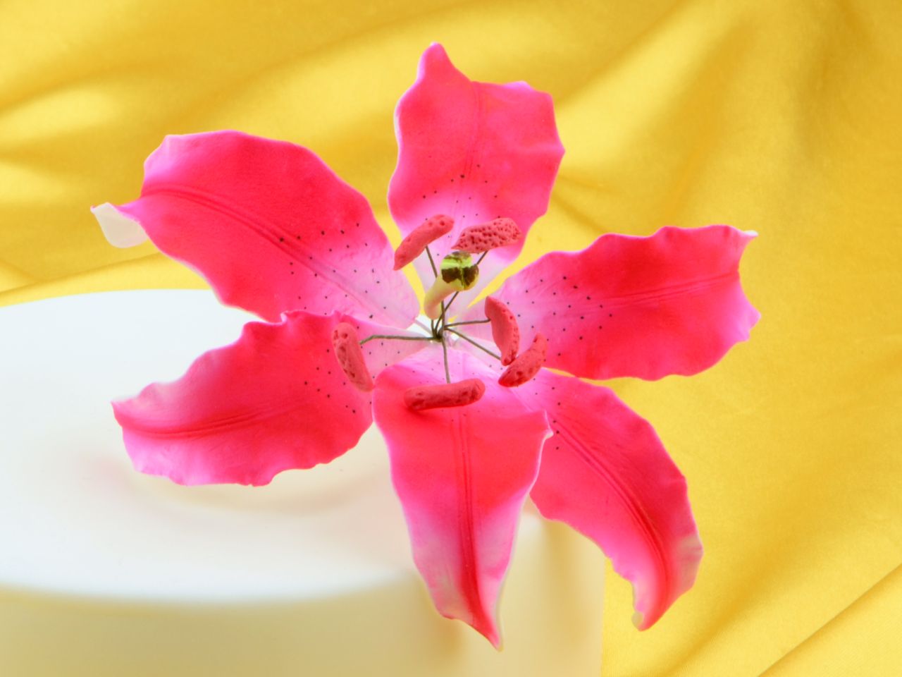 feinzucker bluete lily dark pink spray
